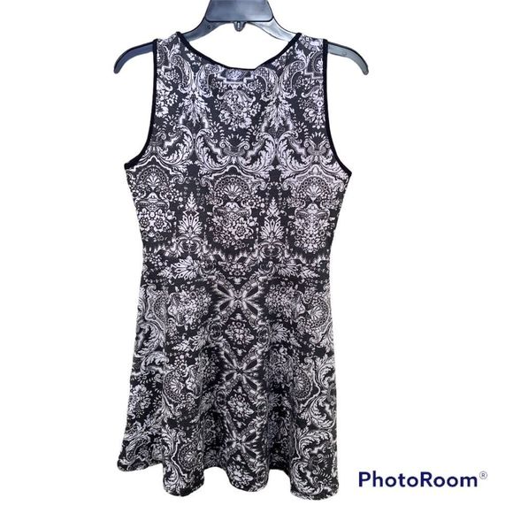 Black and White Romeo & Juliet Couture Dress - Picture 3 of 3